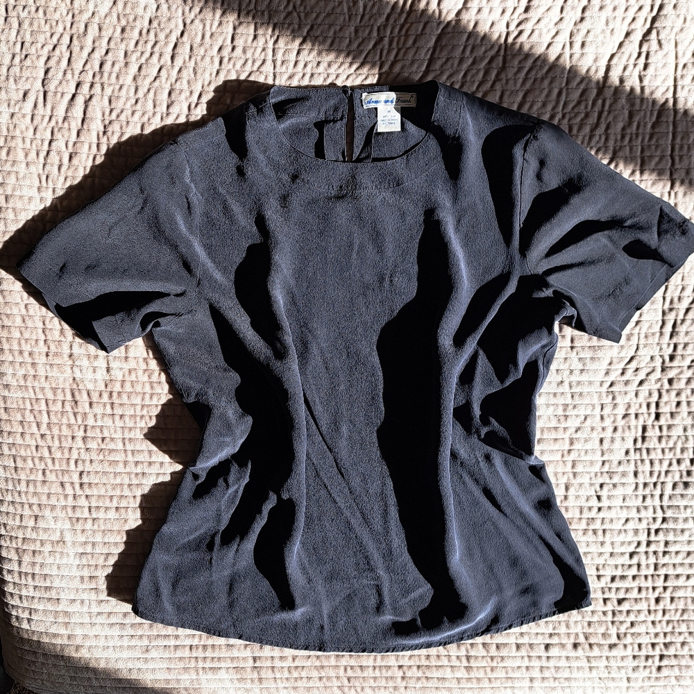 Women's Anna and Frank Vintage Casual Black Short Sleeve Silk Top Size Medium